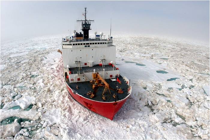 4.	Coast Guard’s medium icebreaker Healy breaking ice in the Arctic. (U.S. Coast Guard)